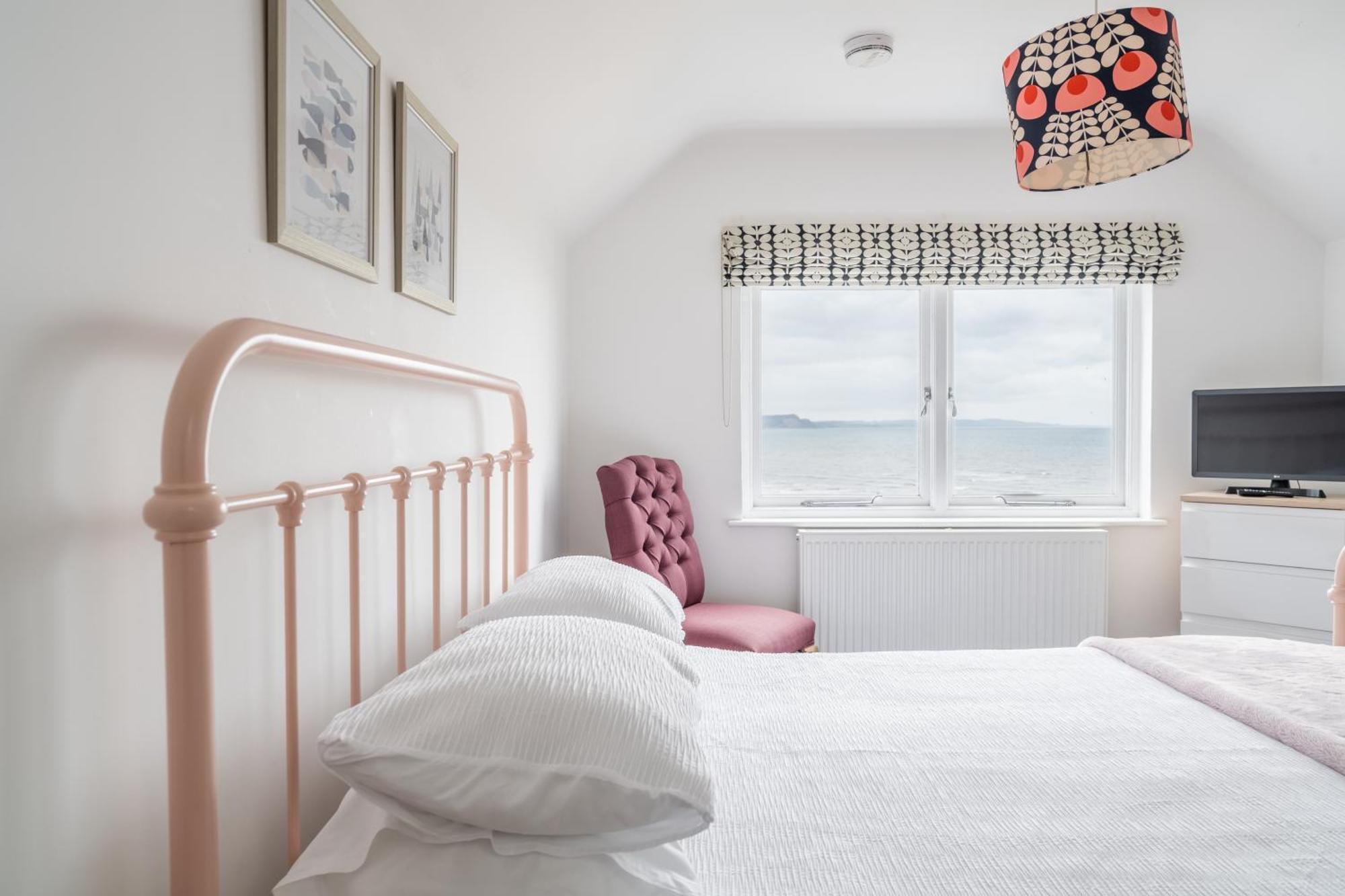 Stunning Little House, 2 Mins From With A Sea View To For. Sleeps 2, Free Parking, Small Dog Welcome. Holiday home Lyme Regis