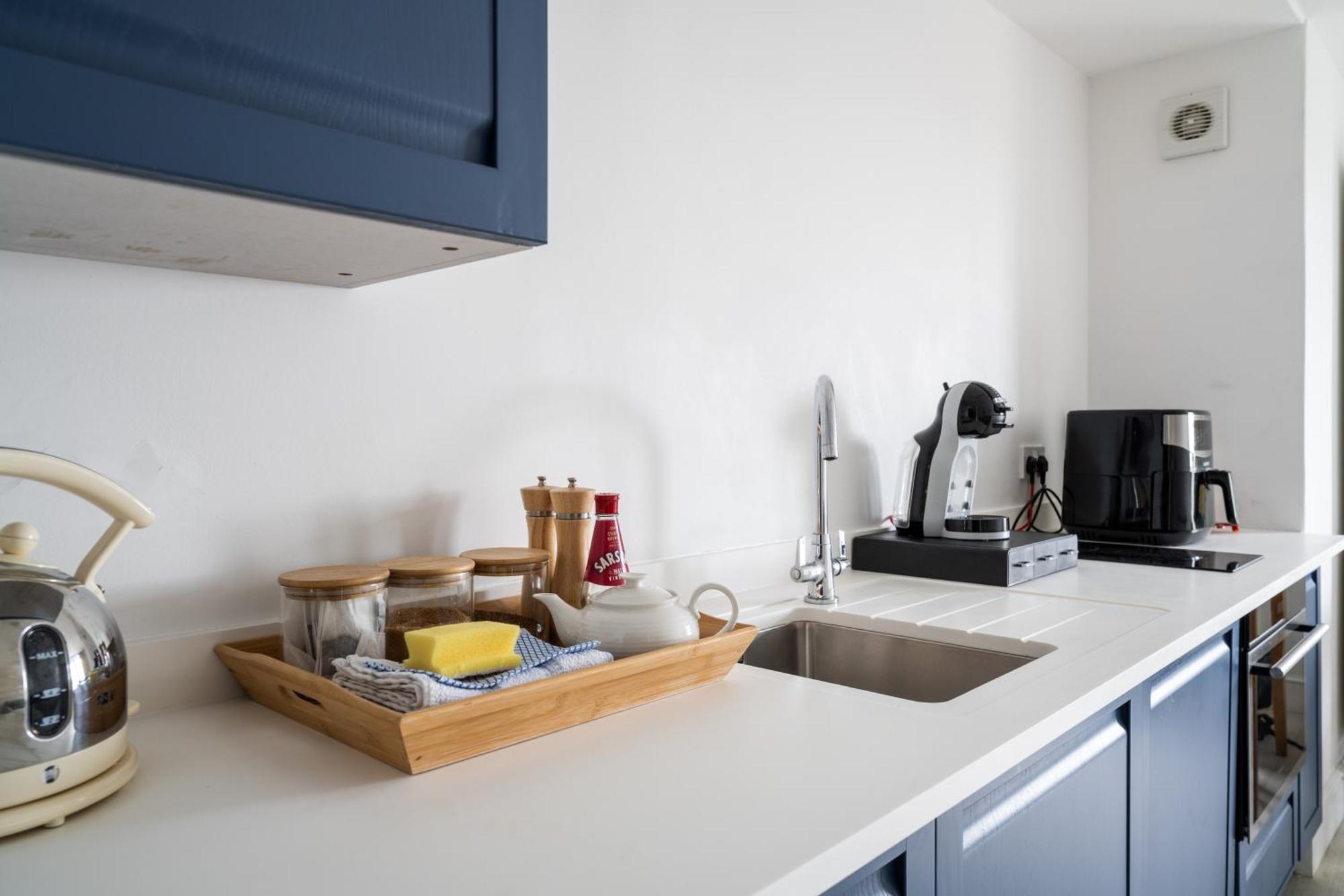 Holiday home Stunning Little House, 2 Mins From With A Sea View To For. Sleeps 2, Free Parking, Small Dog Welcome. Lyme Regis
