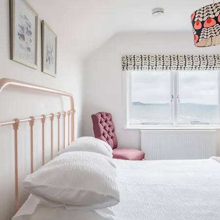 Stunning Little House, 2 Mins From Lyme Regis Beach With A Sea View To Die For. Sleeps 2, Free Parking, Small Dog Welcome. Exterior photo